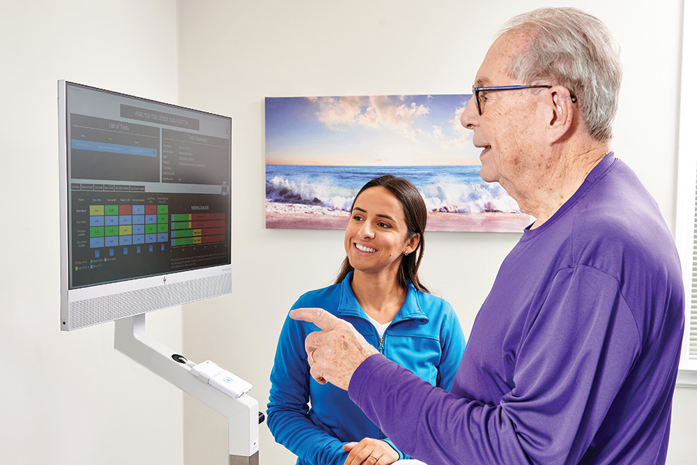 A physiotherapist guiding an elderly man through the HUR analysis.