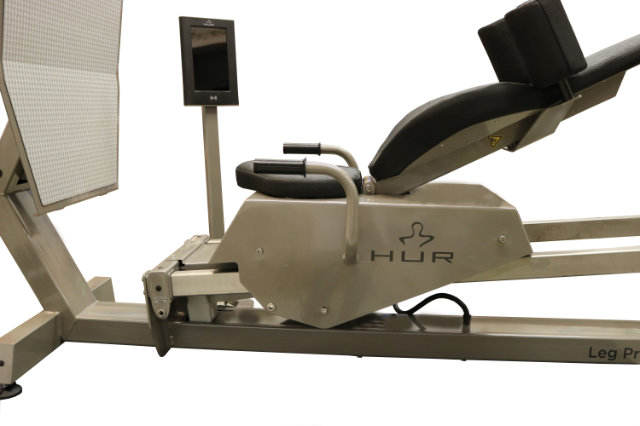 Gym machine Electrically adjustable seat for optimal start position.